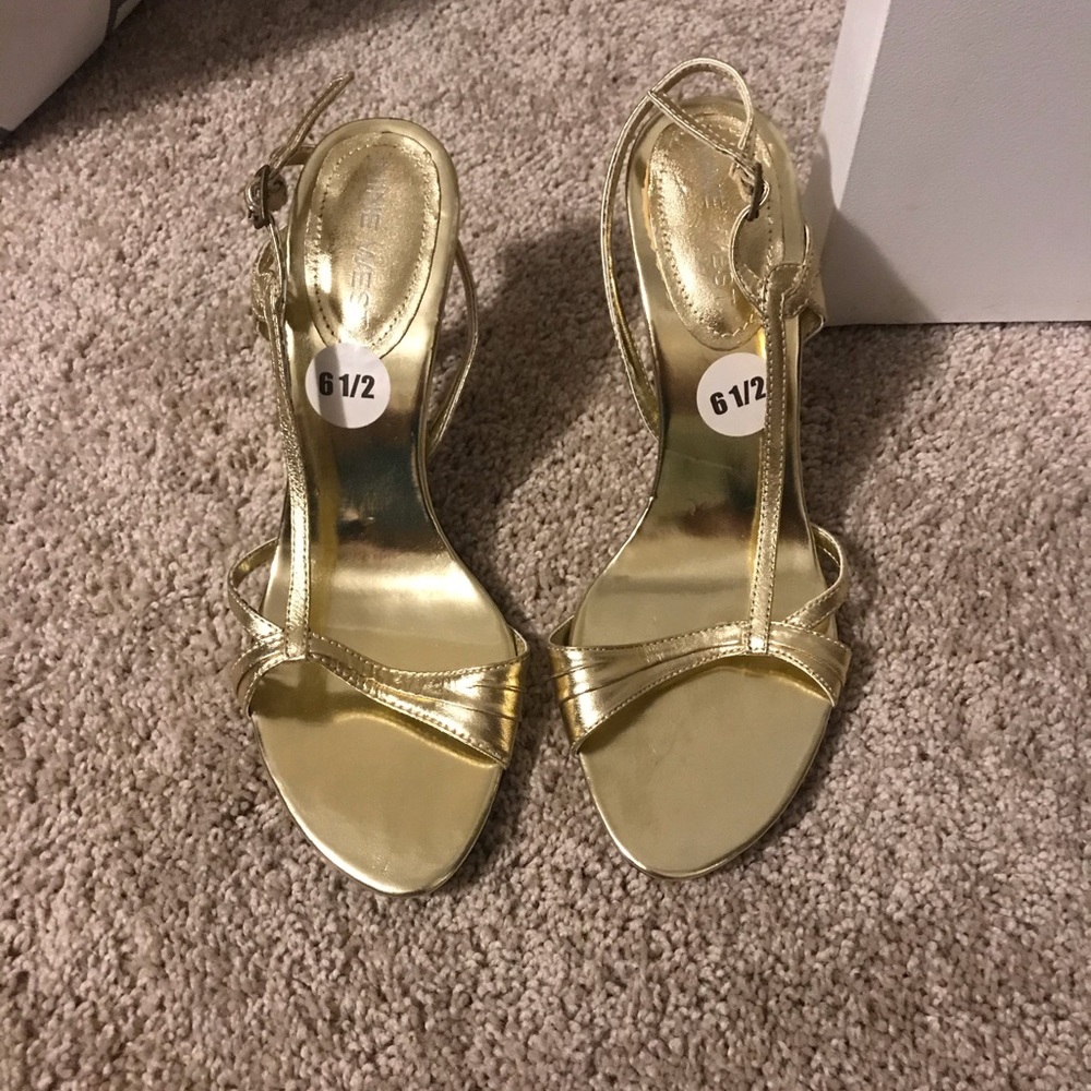 Gold Nine West heels - NWOT- 6.5